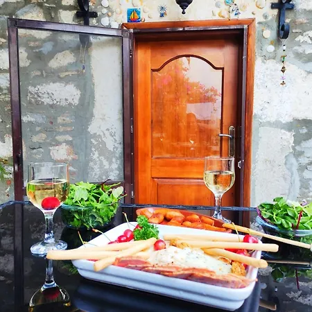 18th Century Renovated Stone House, Terrace, Free Fast Wi-fi