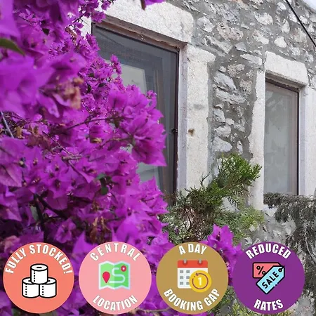 Apartment 18th Century Renovated Stone House, Terrace, Free Fast Wi-fi *