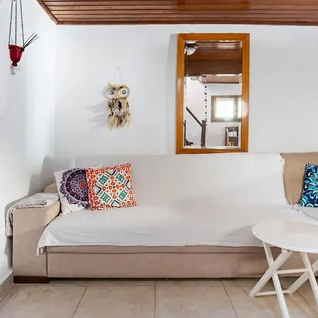 Apartment 18th Century Renovated Stone House, Terrace, Free Fast Wi-fi *