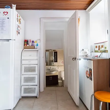 18th Century Renovated Stone House, Terrace, Free Fast Wi-fi Apartment *