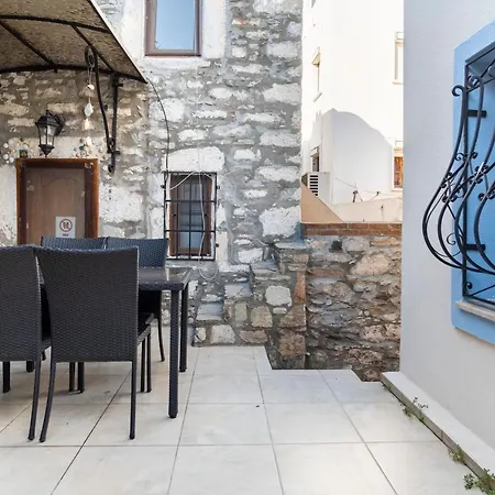 18th Century Renovated Stone House, Terrace, Free Fast Wi-fi * Bodrum